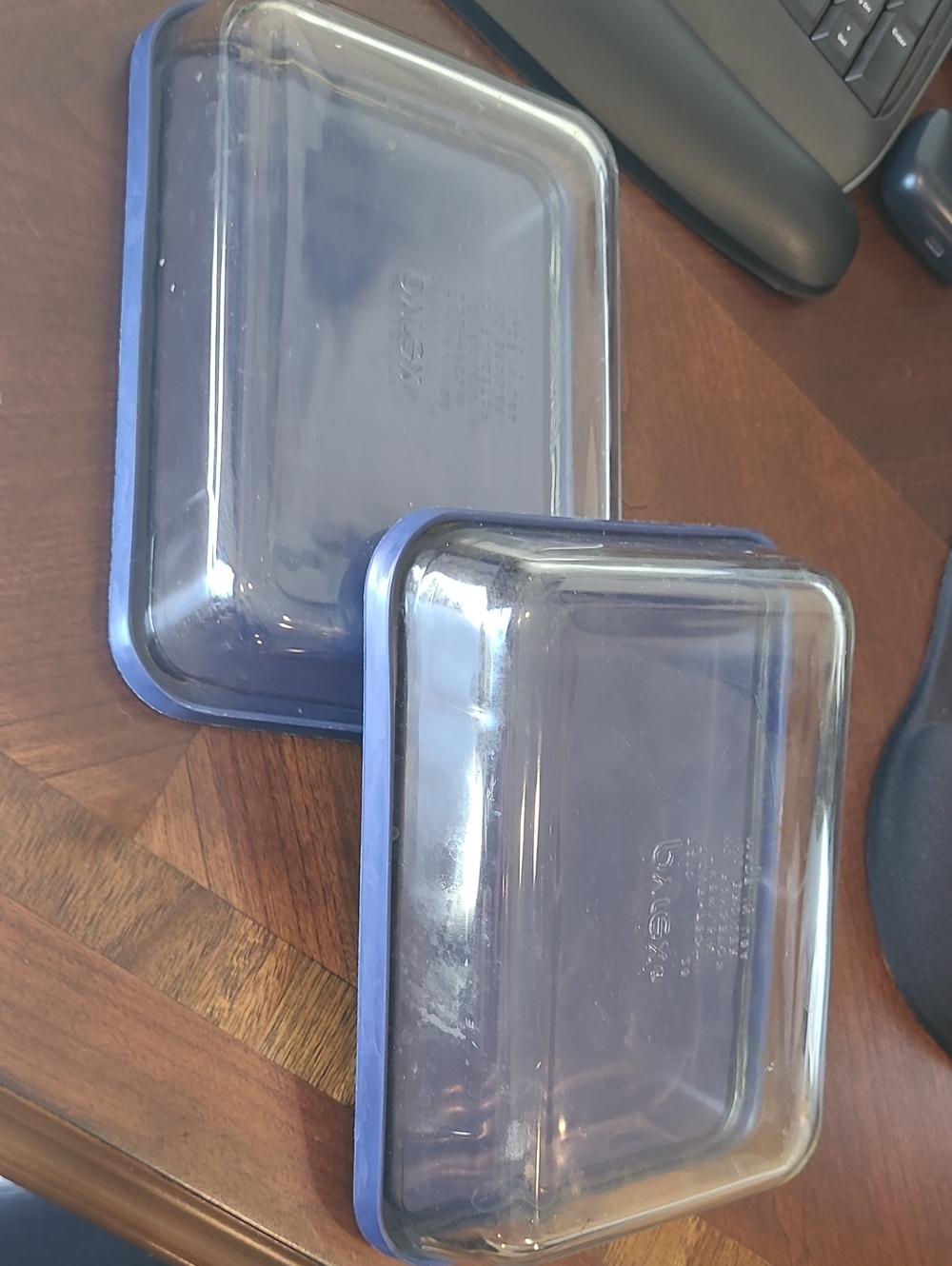 2 Pyrex Containers - Picture 5 of 5